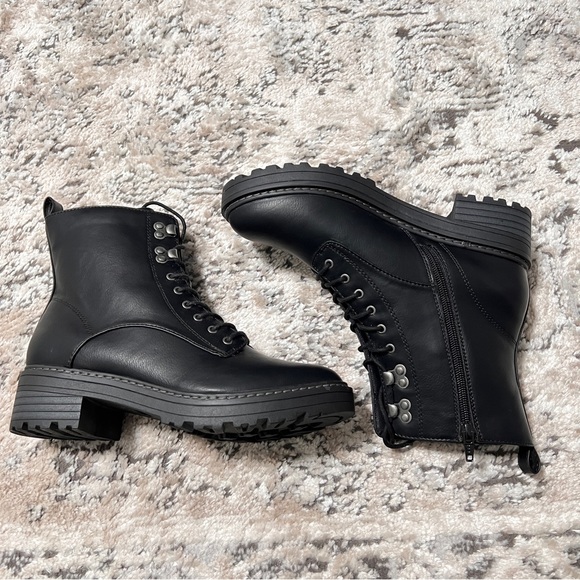 Universal Thread Boots - Picture 2 of 2